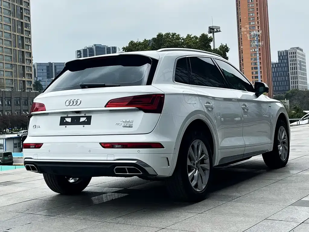 Audi Q5L — фото 7