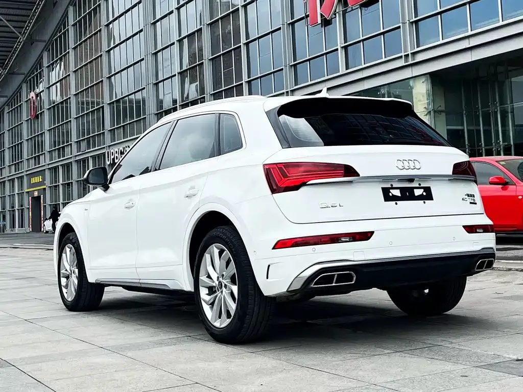 Audi Q5L — фото 5