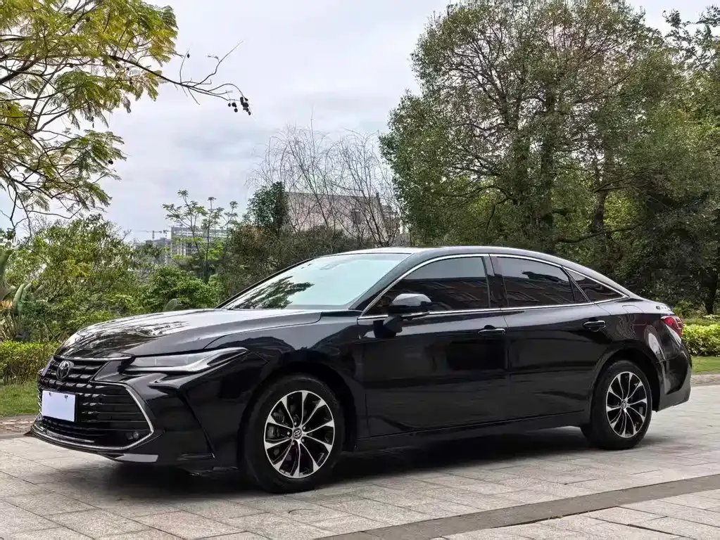 Toyota Avalon — фото 1