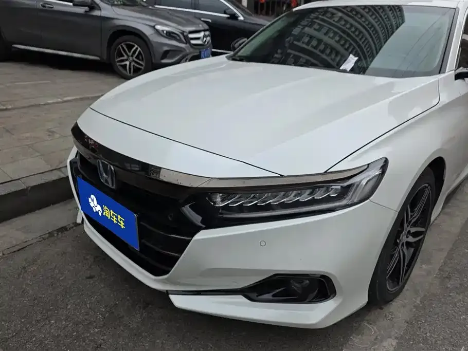 Honda Accord — фото 1