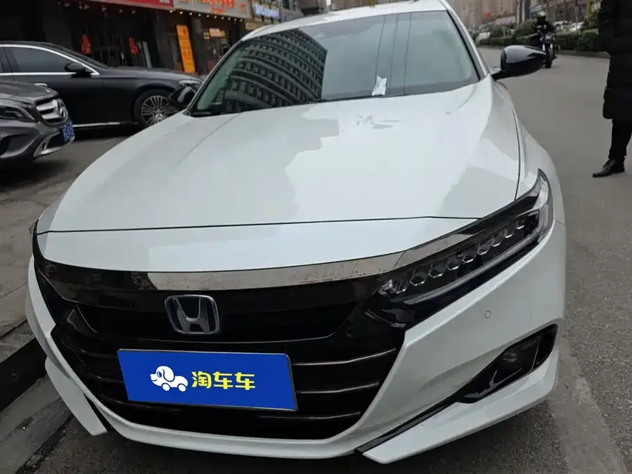 Honda Accord — фото 10