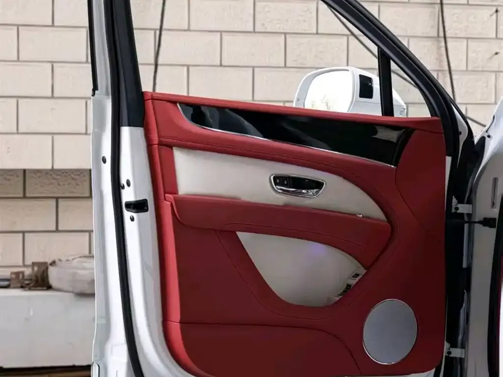 Bentley Bentayga 2024 из CN, фото 7