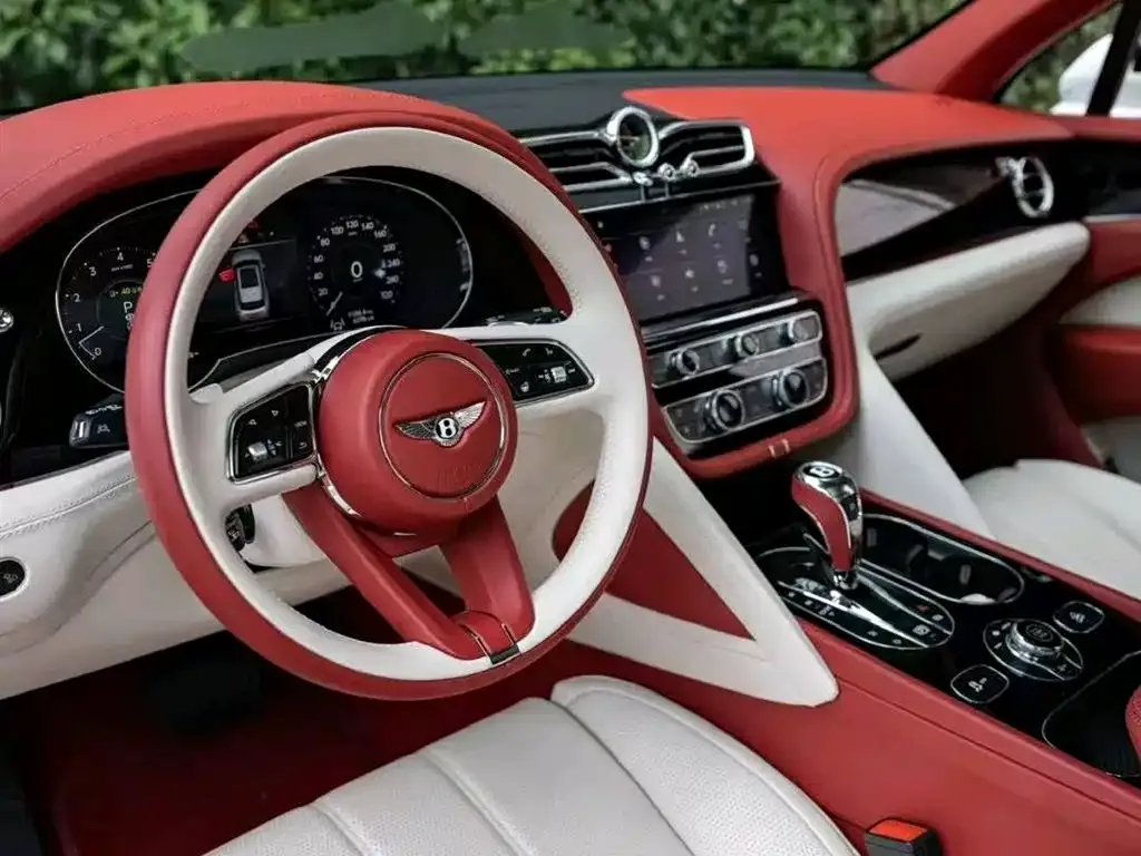 Bentley Bentayga 2024 из CN, фото 3