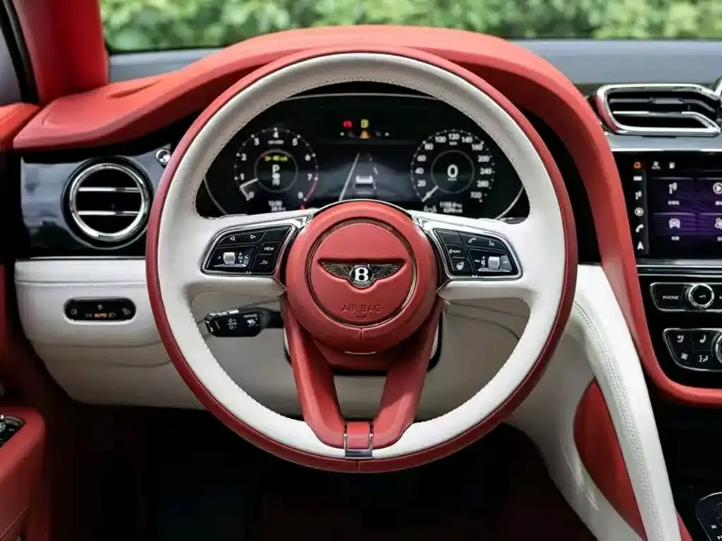 Bentley Bentayga 2024 из CN, фото 2