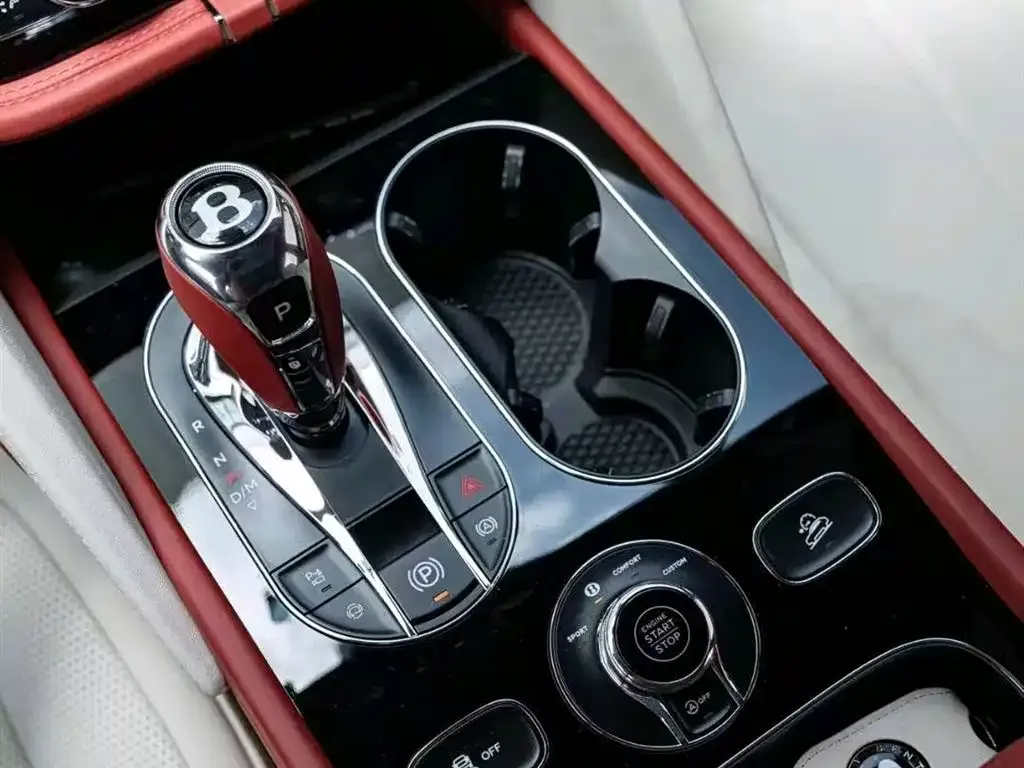 Bentley Bentayga 2024 из CN, фото 4