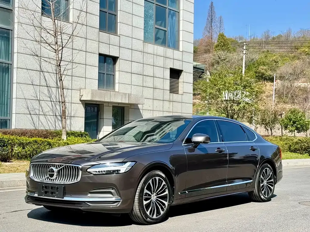 Volvo S90 — фото 1