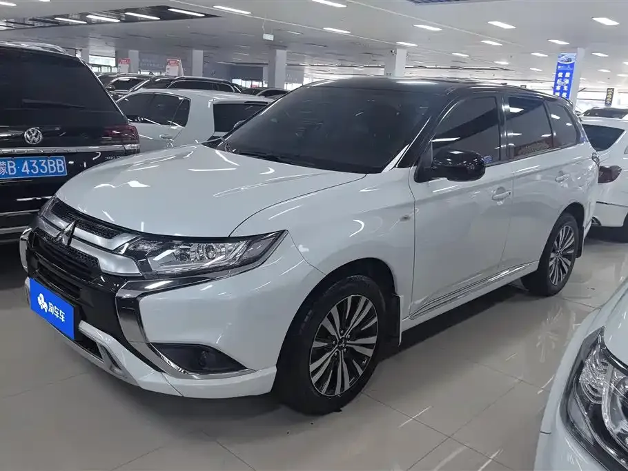 Mitsubishi Outlander 2023 из CN, фото 1