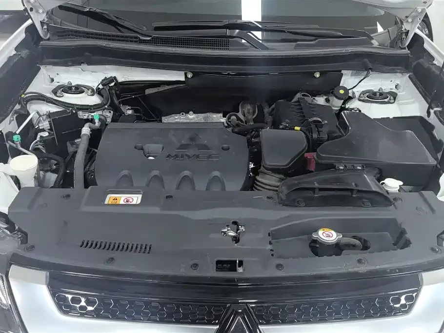 Mitsubishi Outlander 2023 из CN, фото 8