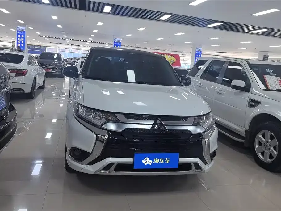 Mitsubishi Outlander 2023 из CN, фото 5