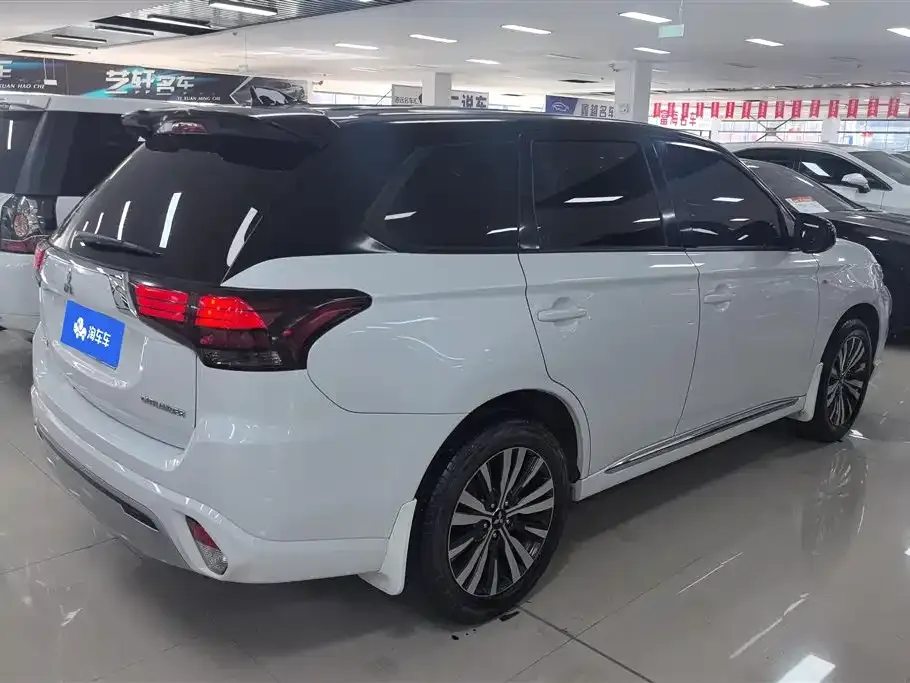 Mitsubishi Outlander 2023 из CN, фото 9