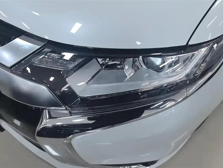 Mitsubishi Outlander 2023 из CN, фото 10