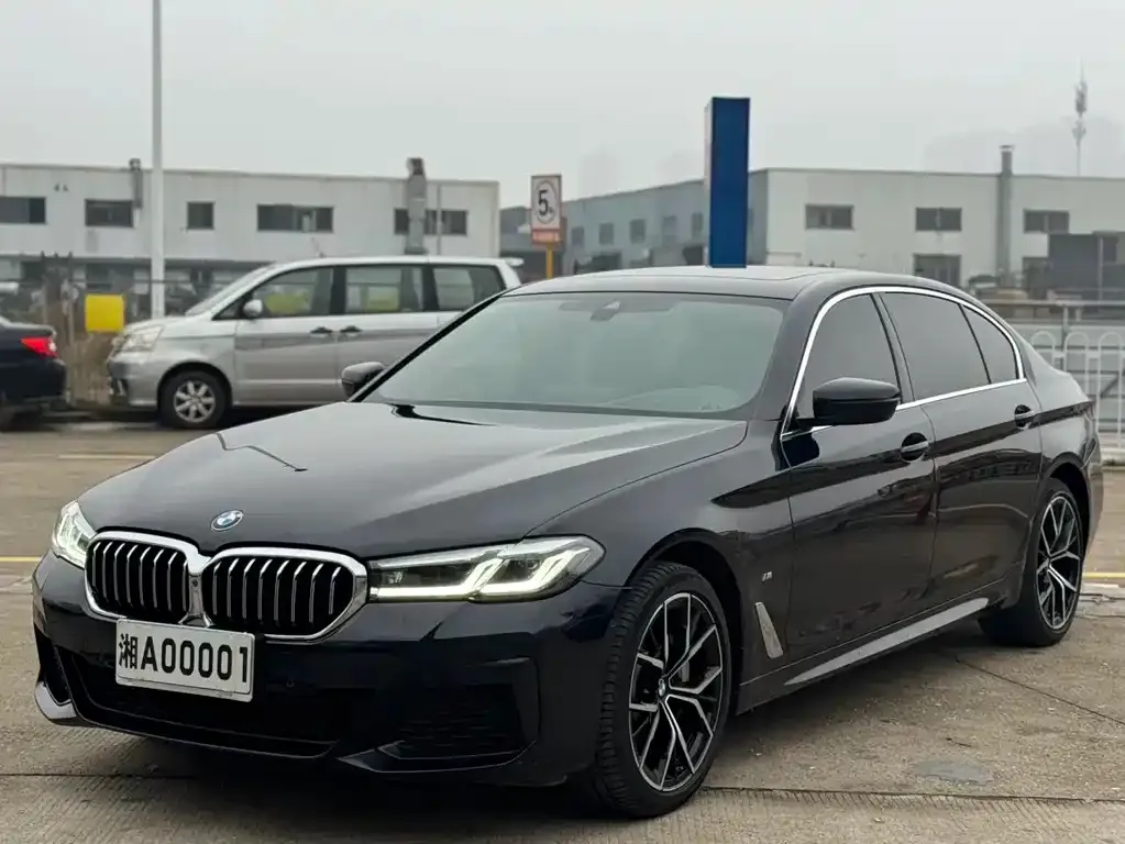 BMW 5 Series — фото 1