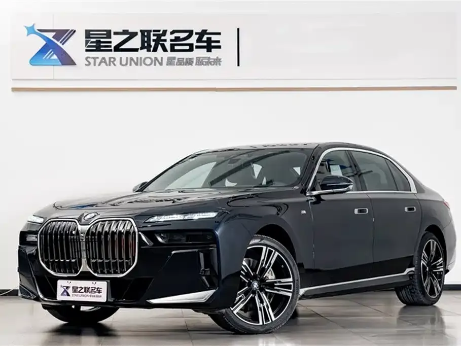 BMW 7 Series — фото 10