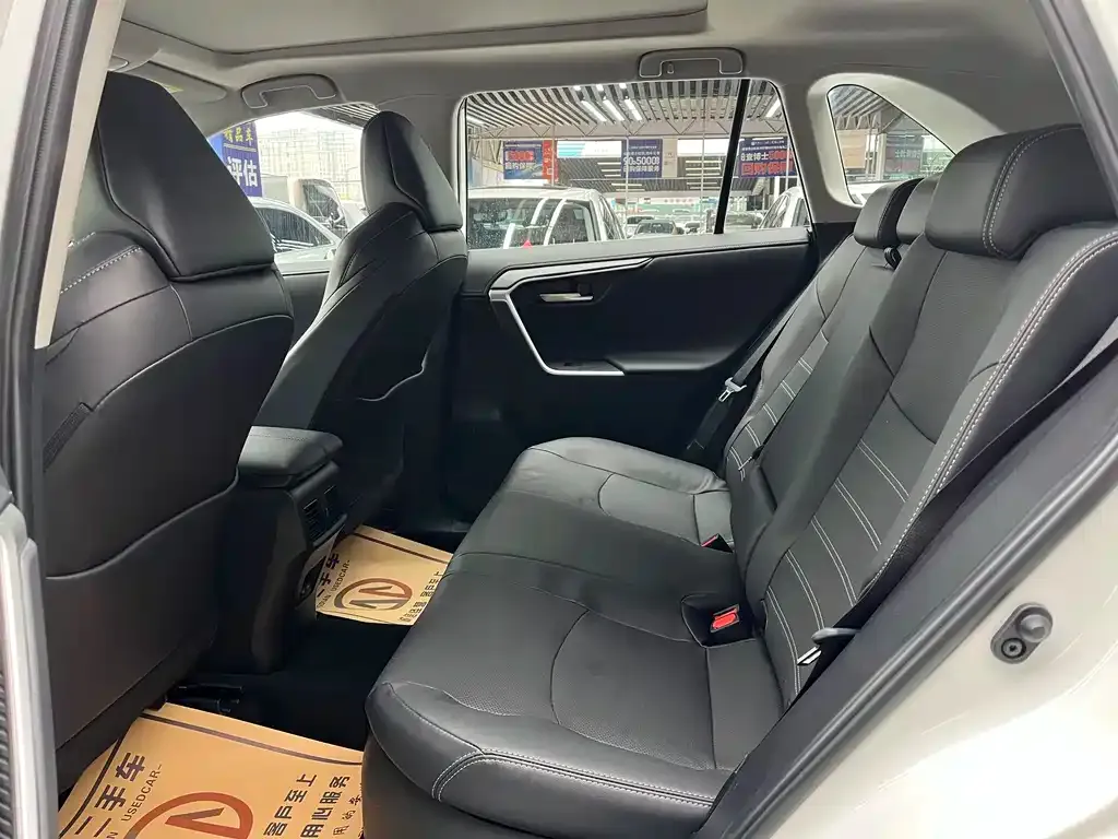 Toyota Wildlander 2023 из CN, фото 6