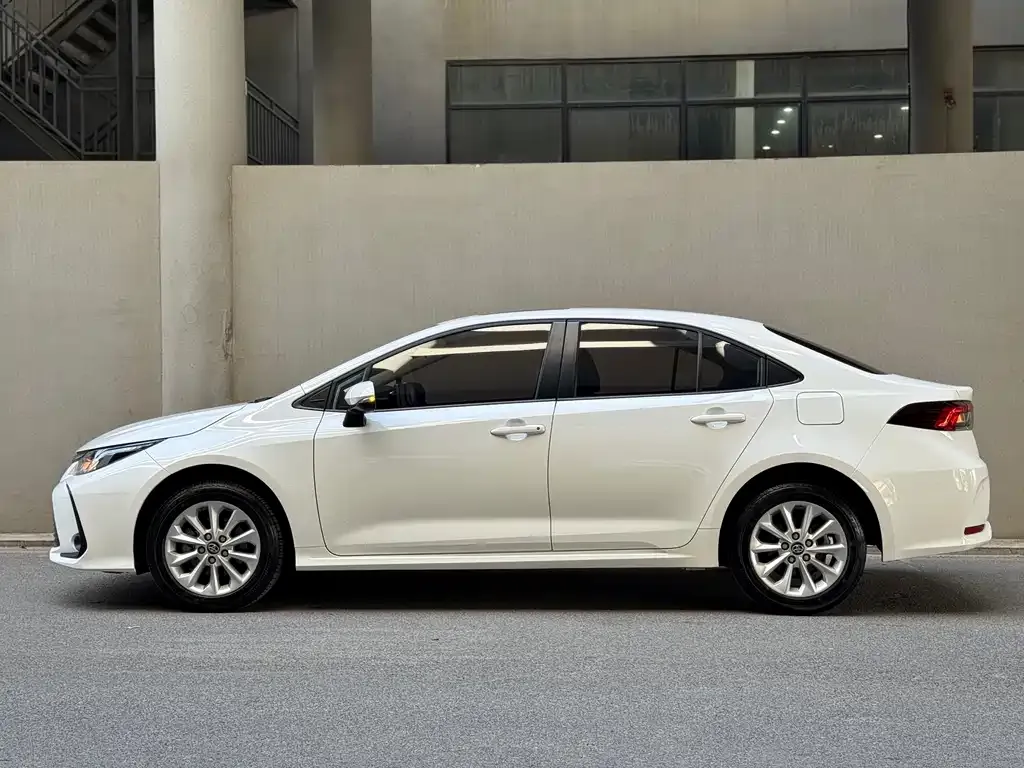Toyota Corolla 2023 из CN, фото 4