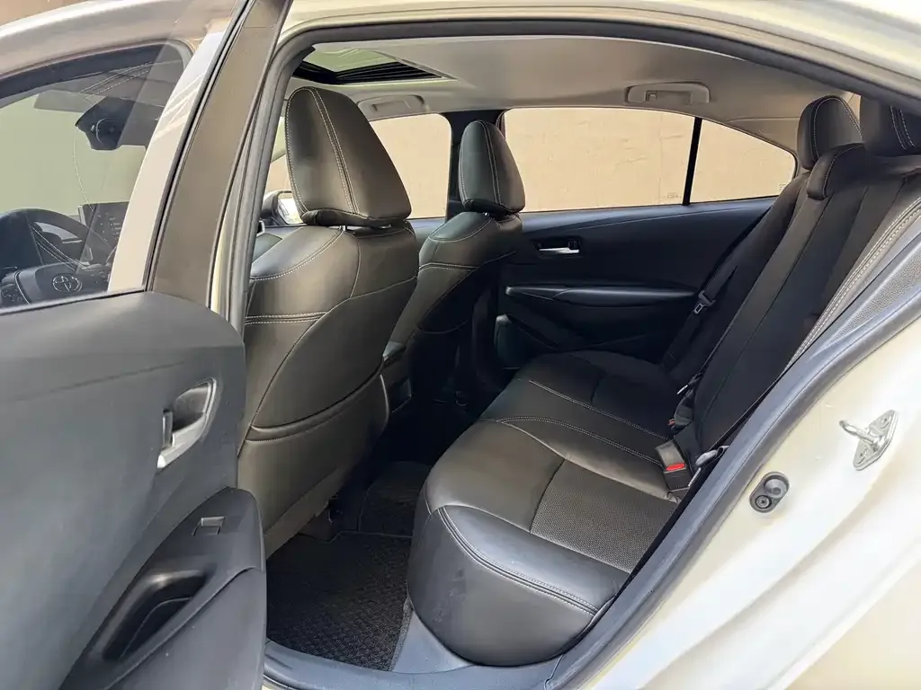 Toyota Corolla 2023 из CN, фото 3