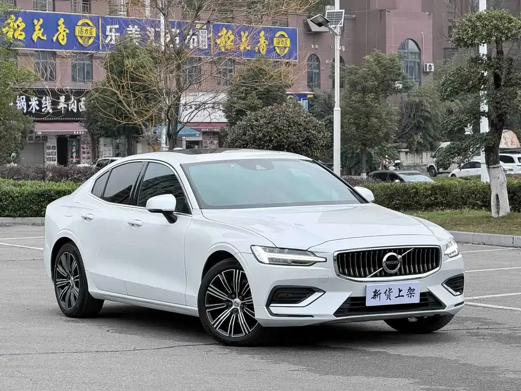 Volvo S60 2023 из CN, фото 6