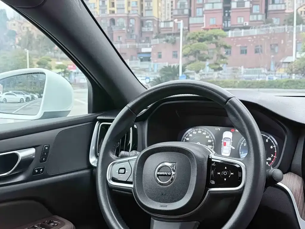 Volvo S60 2023 из CN, фото 4