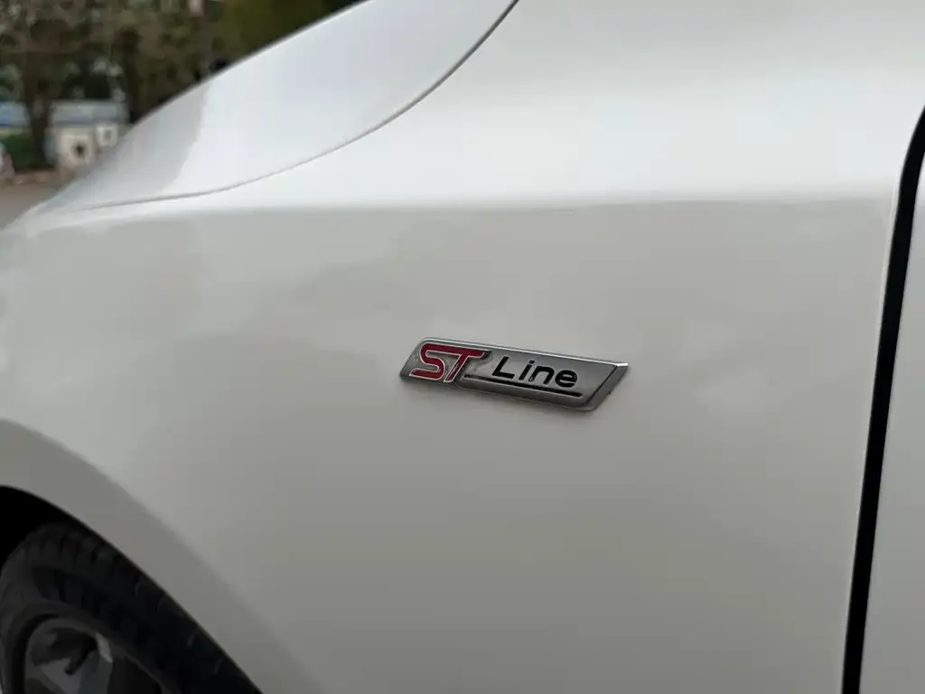 Ford Focus 2023 из CN, фото 2
