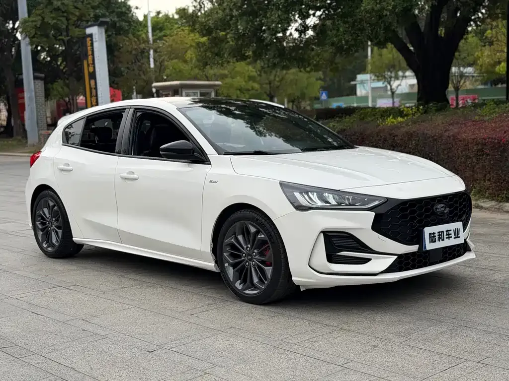 Ford Focus 2023 из CN, фото 8