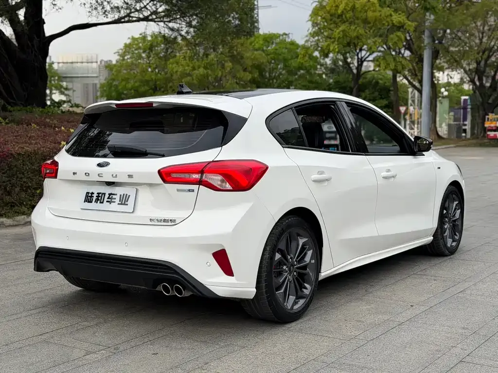 Ford Focus 2023 из CN, фото 10