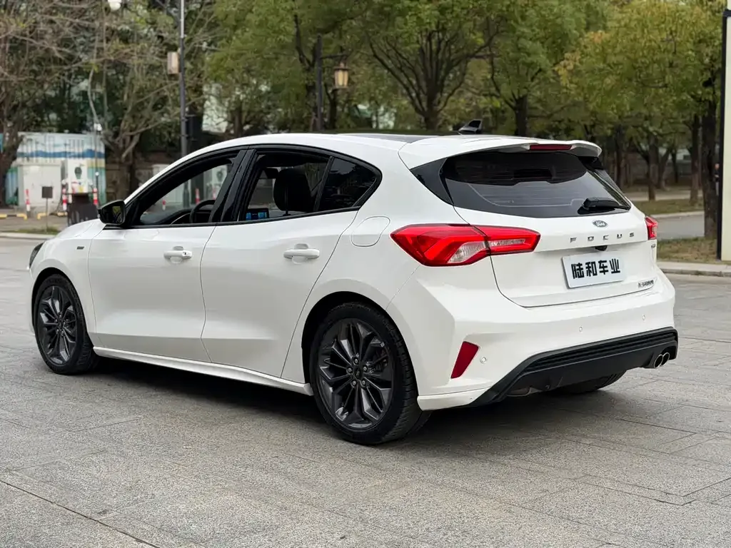 Ford Focus 2023 из CN, фото 9