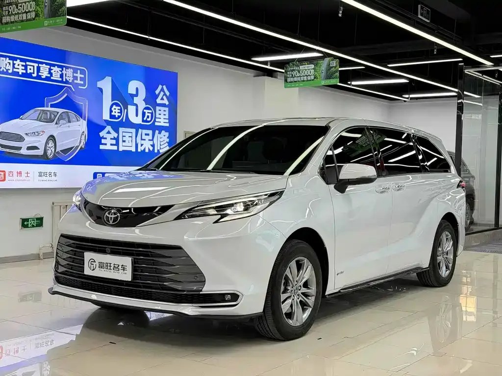 Toyota Sienna — фото 1