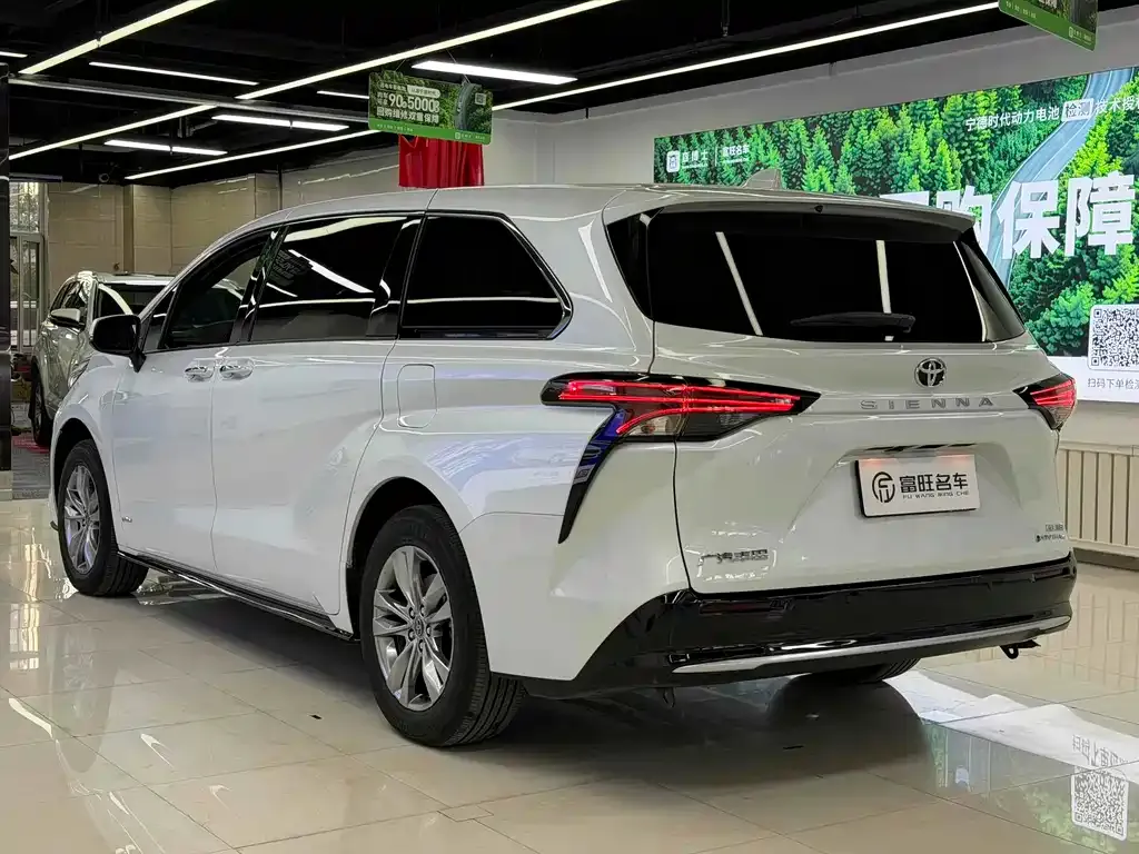 Toyota Sienna — фото 10