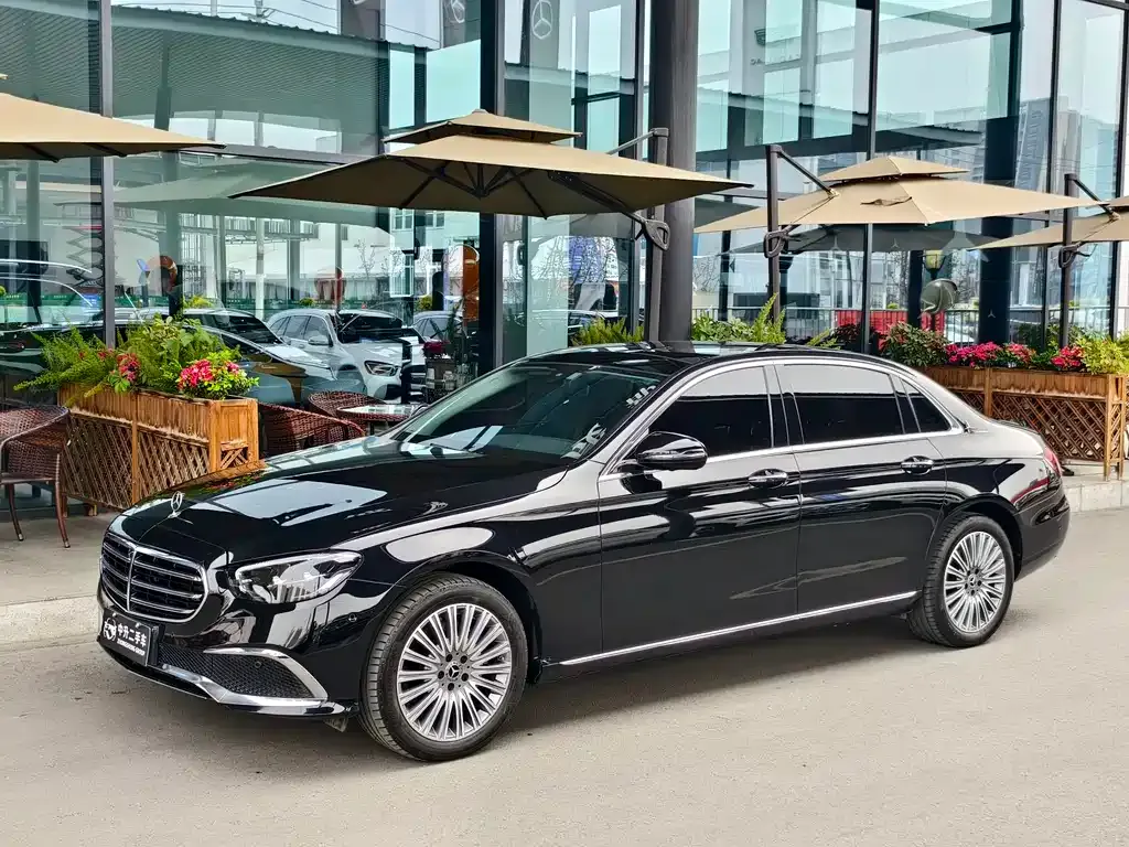Mercedes-Benz E-Class — фото 1