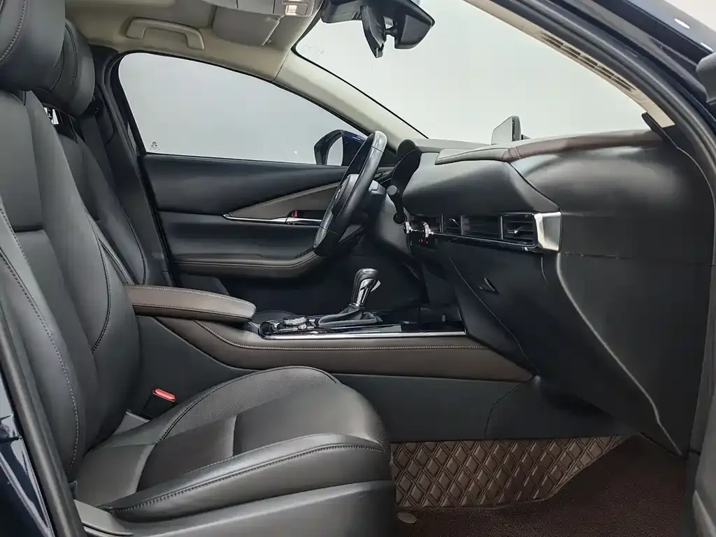 Mazda CX-30 2023 из CN, фото 8