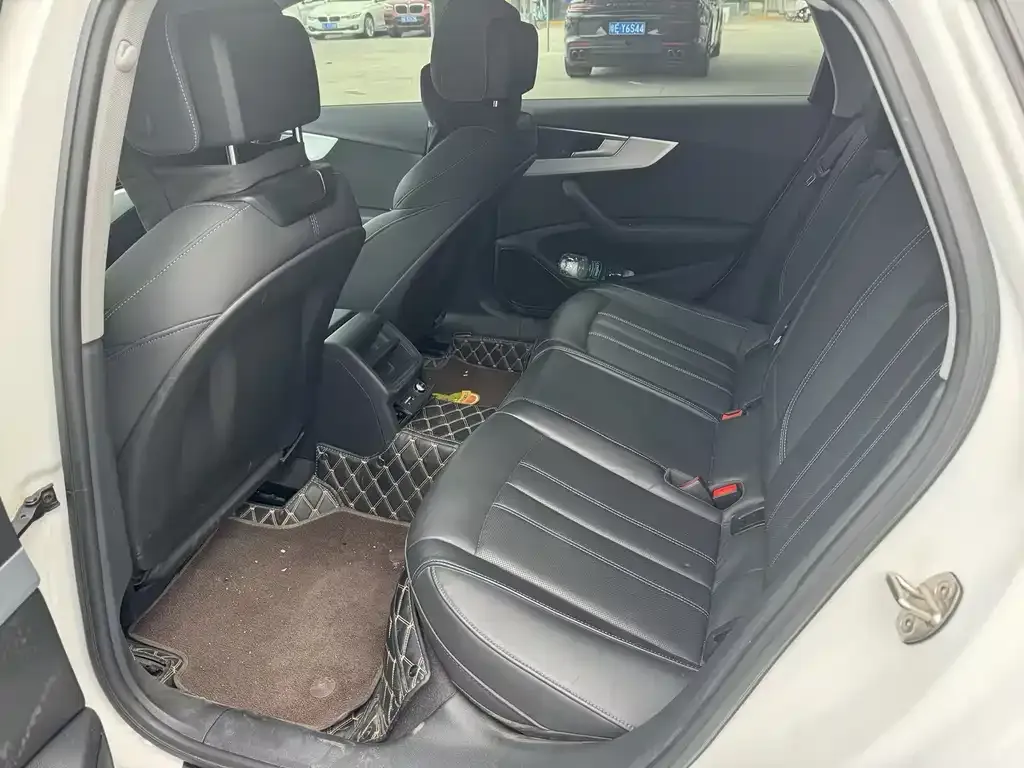 Audi A4L 2023 из CN, фото 2