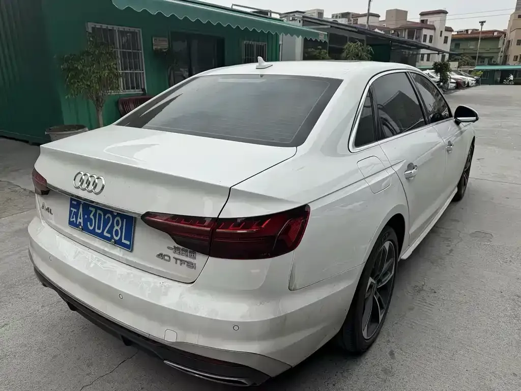 Audi A4L 2023 из CN, фото 7