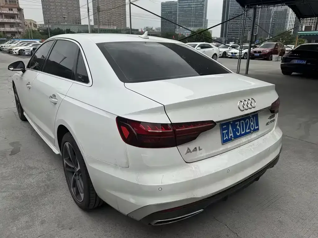 Audi A4L 2023 из CN, фото 3