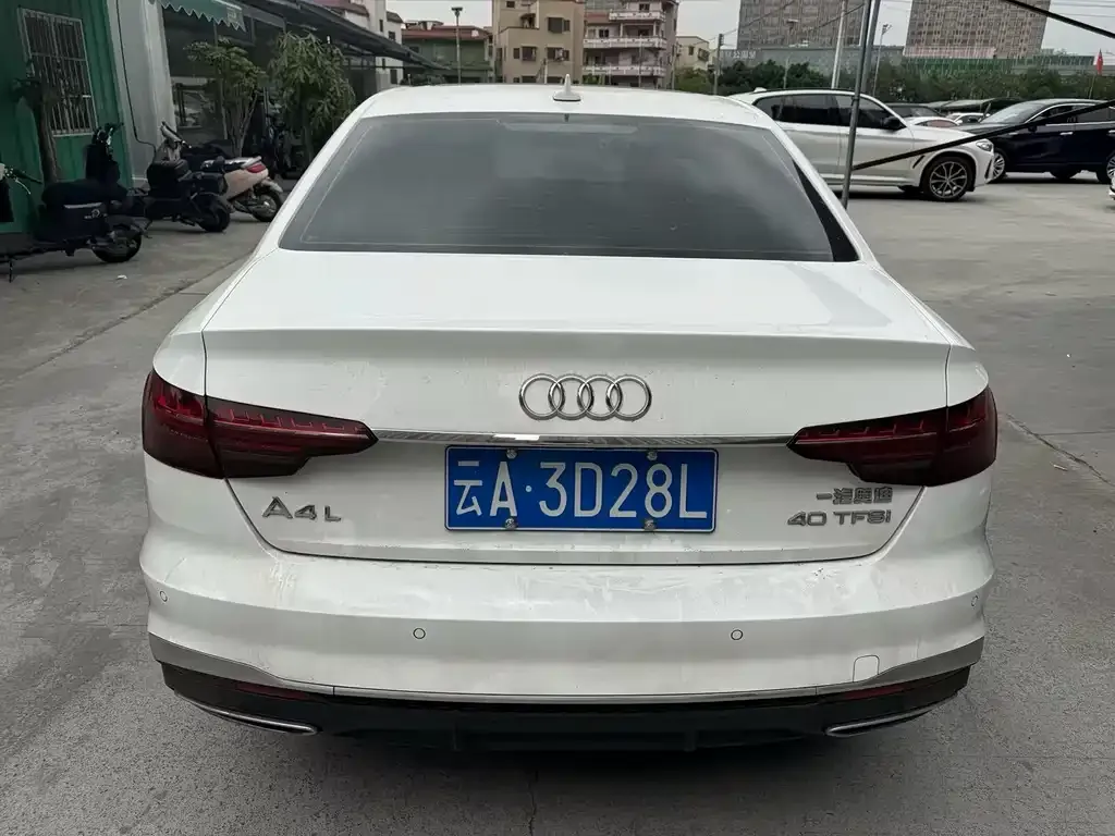 Audi A4L 2023 из CN, фото 9
