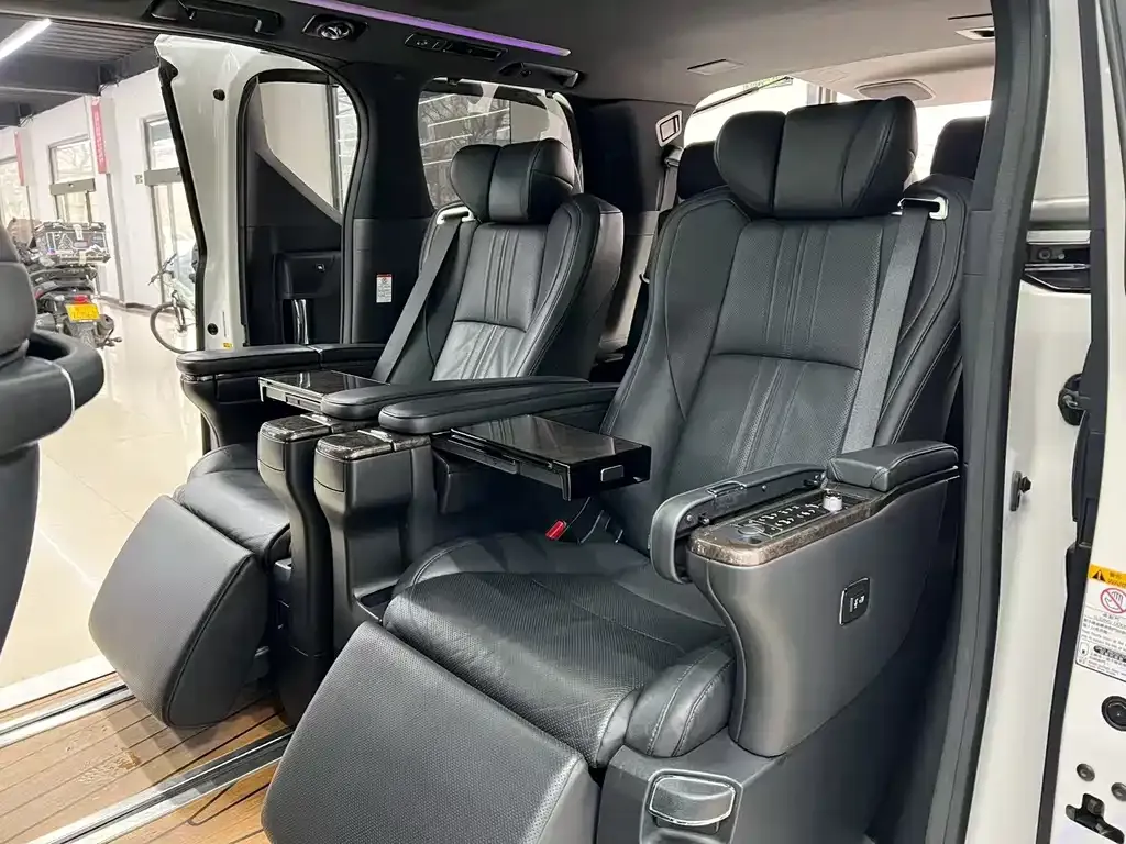 Toyota Alphard 2022 из CN, фото 4