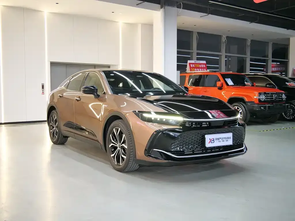 Toyota Crown SportCross 2023 из CN, фото 2
