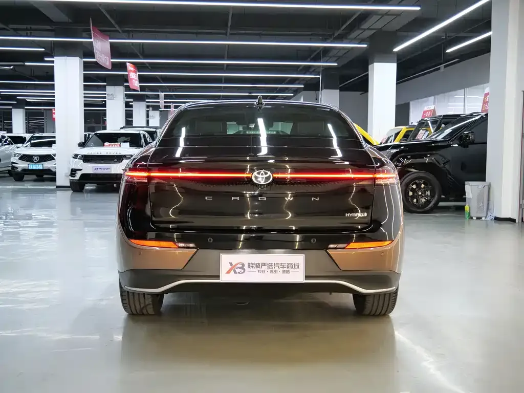 Toyota Crown SportCross 2023 из CN, фото 5