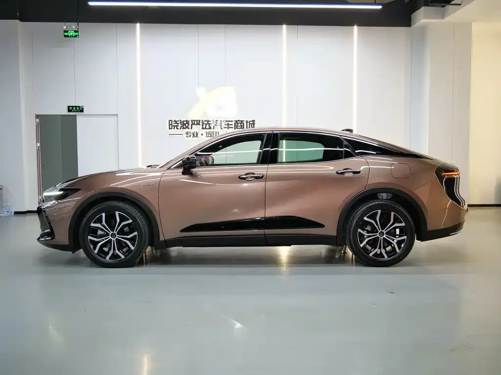 Toyota Crown SportCross 2023 из CN, фото 3