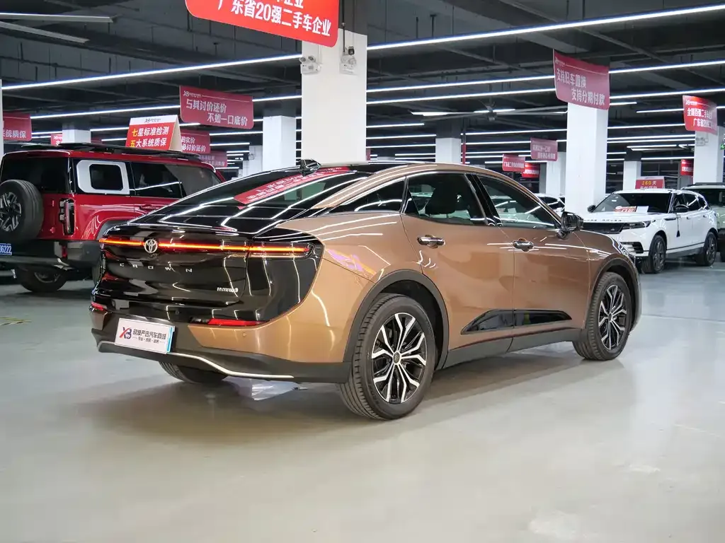 Toyota Crown SportCross 2023 из CN, фото 9
