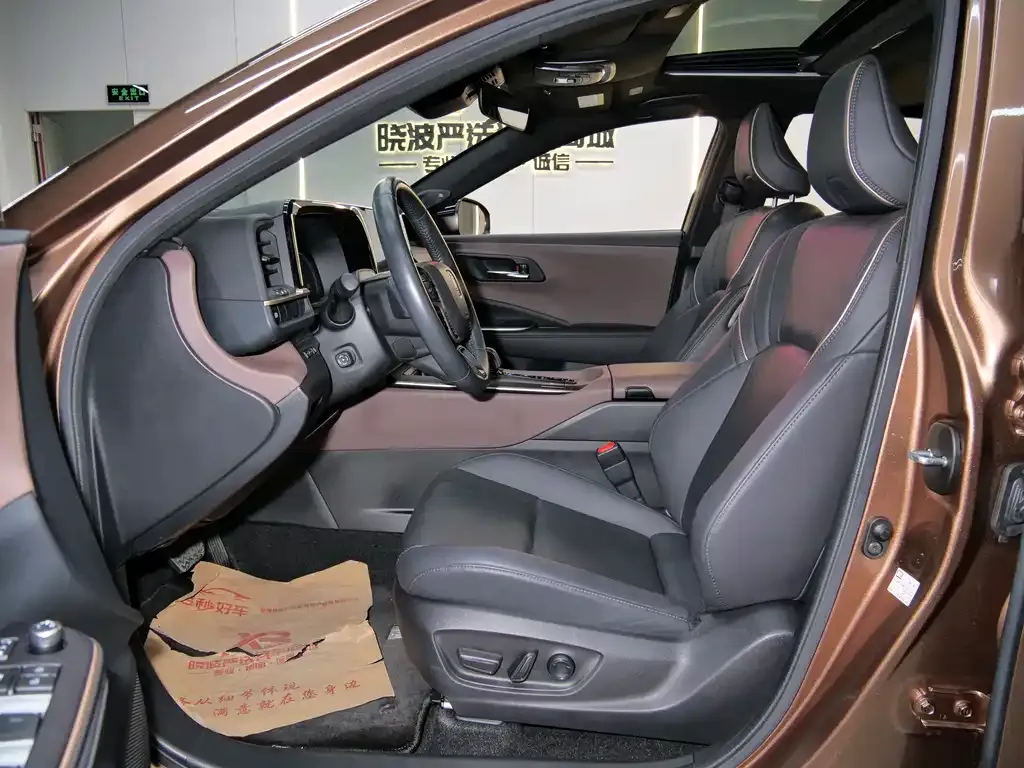 Toyota Crown SportCross 2023 из CN, фото 10