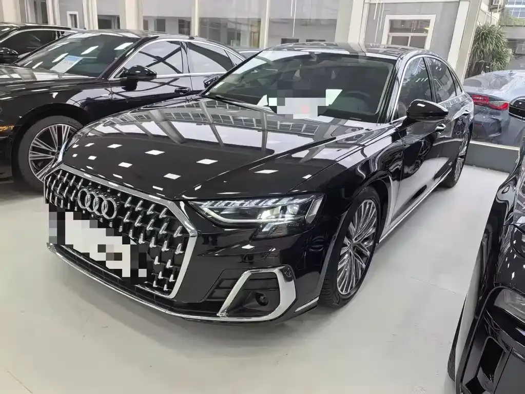 Audi A8 — фото 1