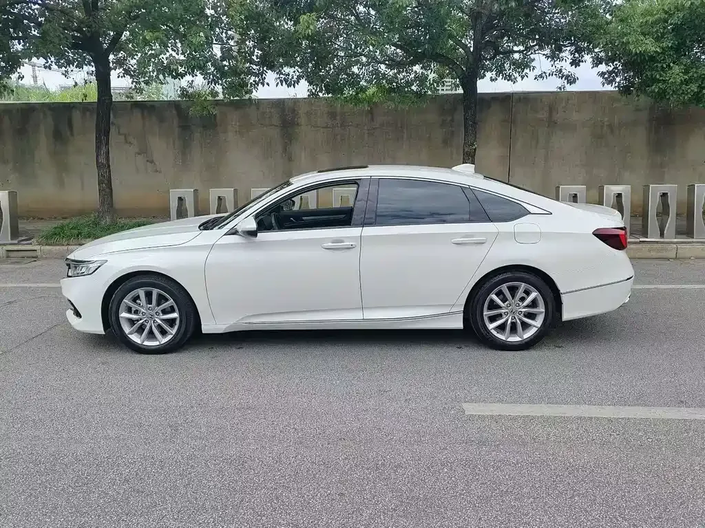 Honda Accord — фото 9
