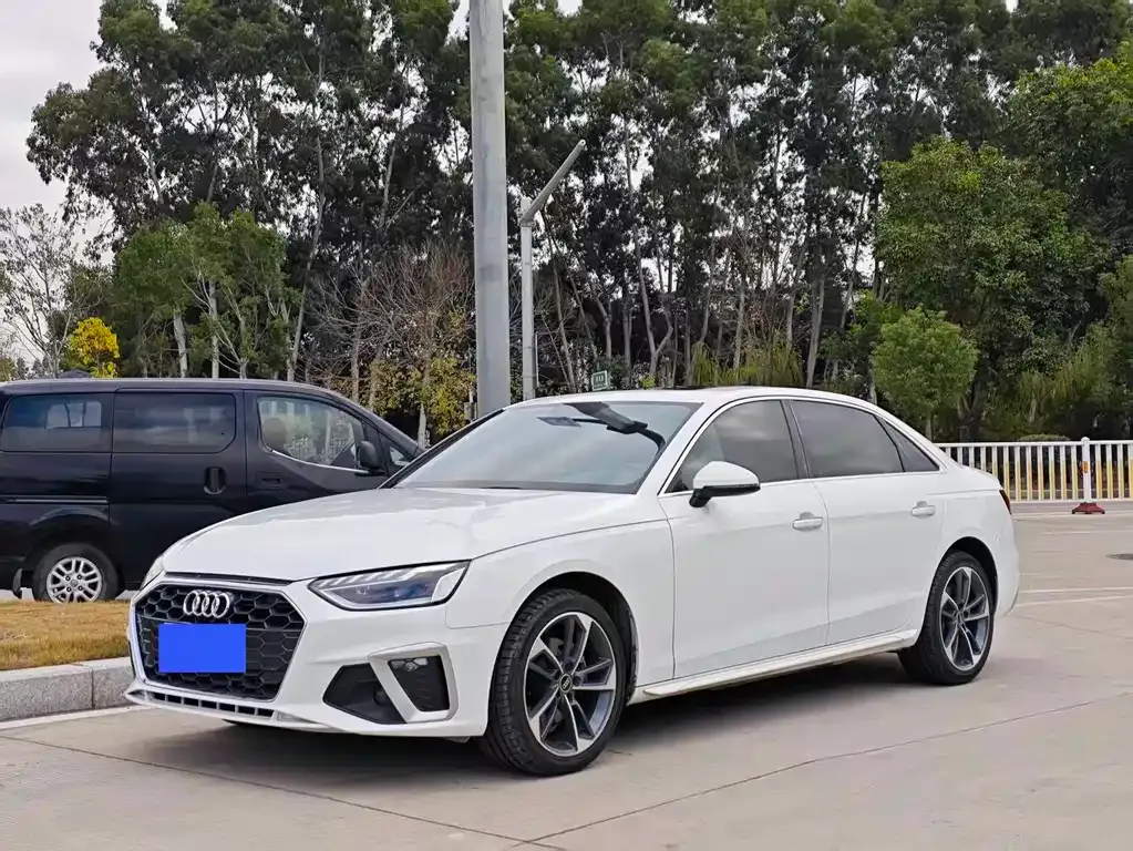 Audi A4L 2022 из CN, фото 1