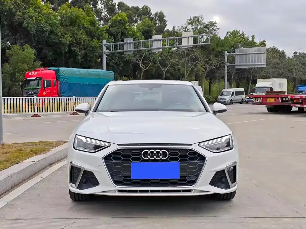 Audi A4L 2022 из CN, фото 4