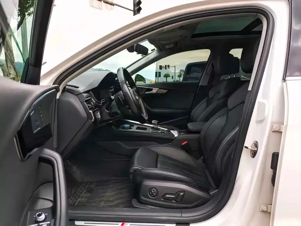 Audi A4L 2022 из CN, фото 7