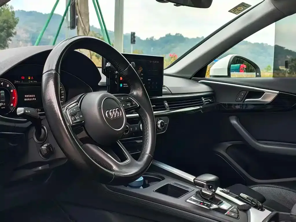 Audi A4L 2022 из CN, фото 3