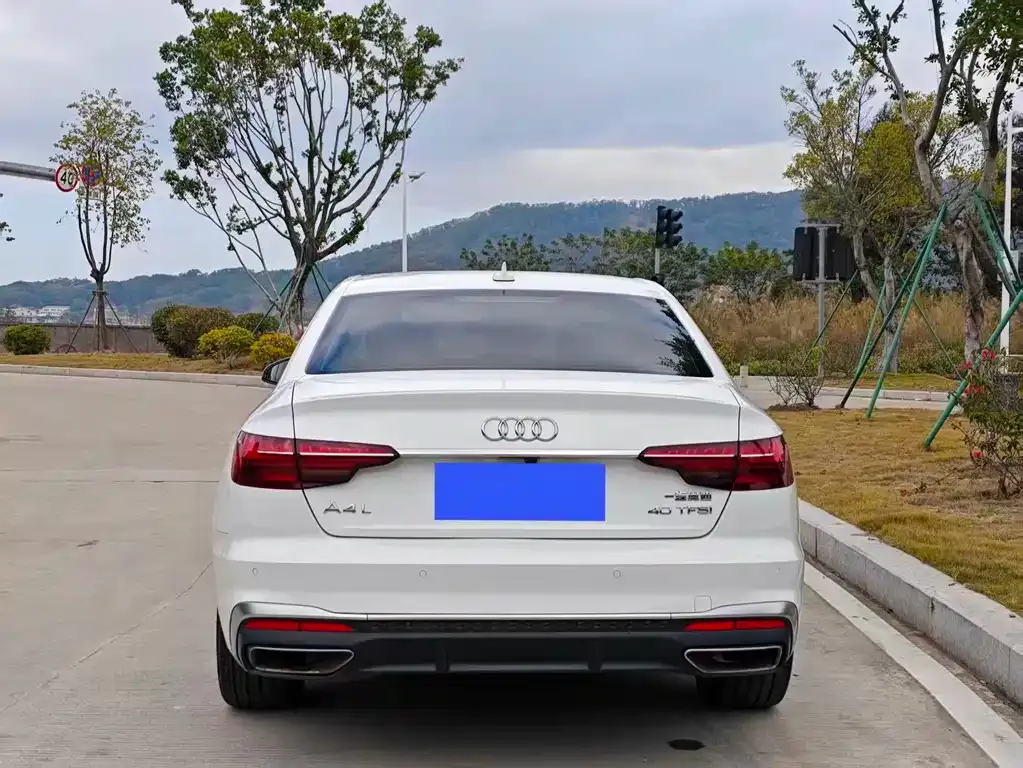 Audi A4L 2022 из CN, фото 6