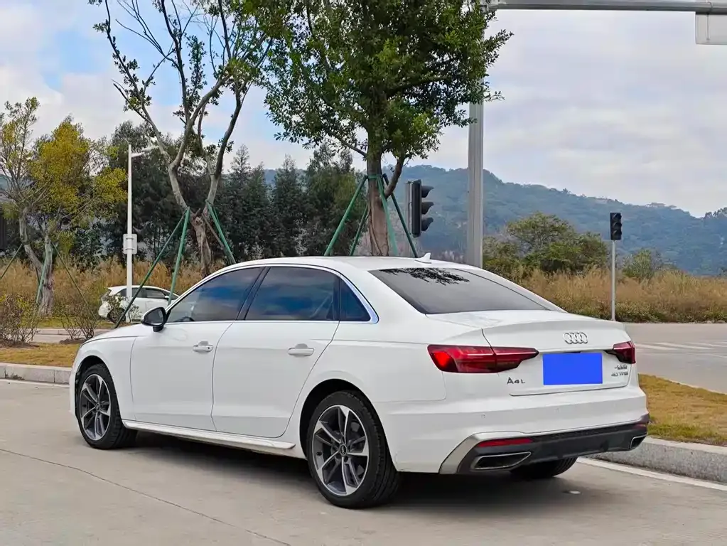 Audi A4L 2022 из CN, фото 8