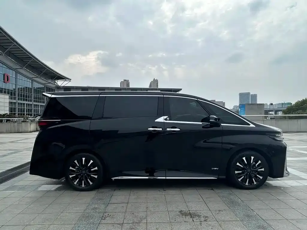 Toyota Vellfire 2024 из CN, фото 2