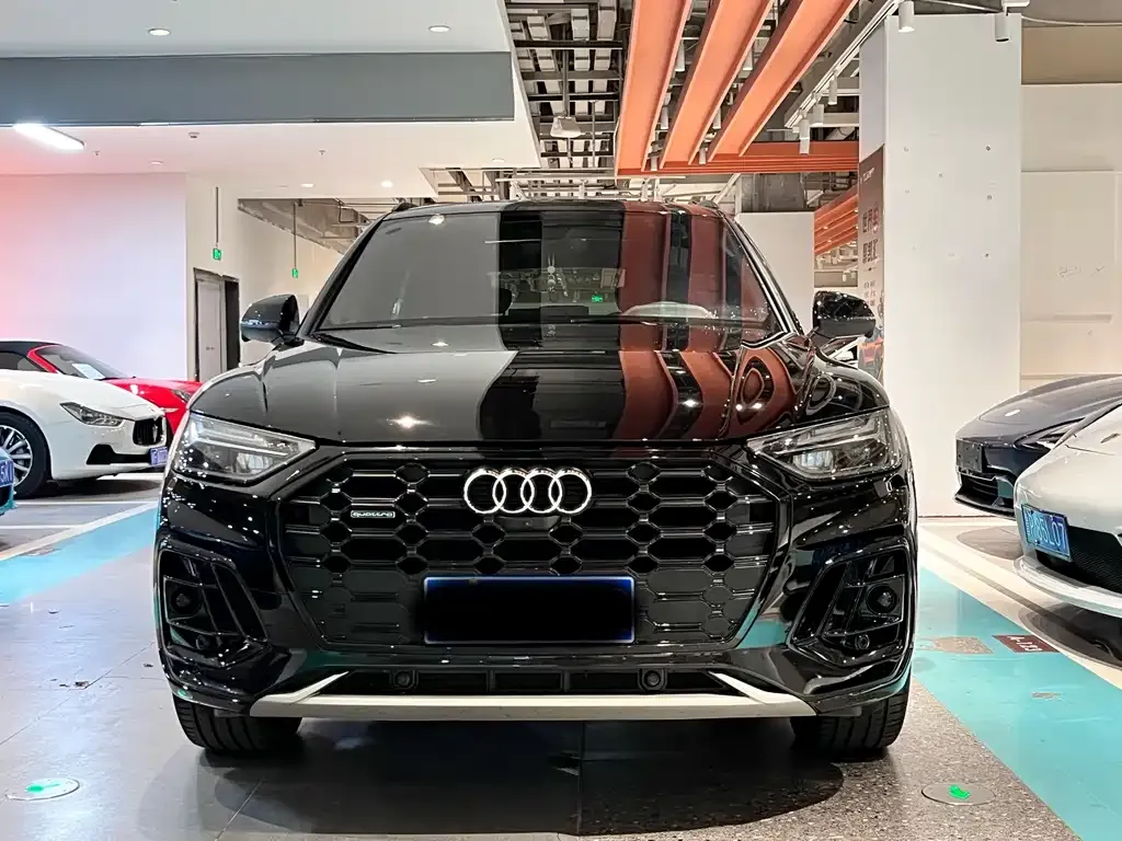 Audi Q5L — фото 10